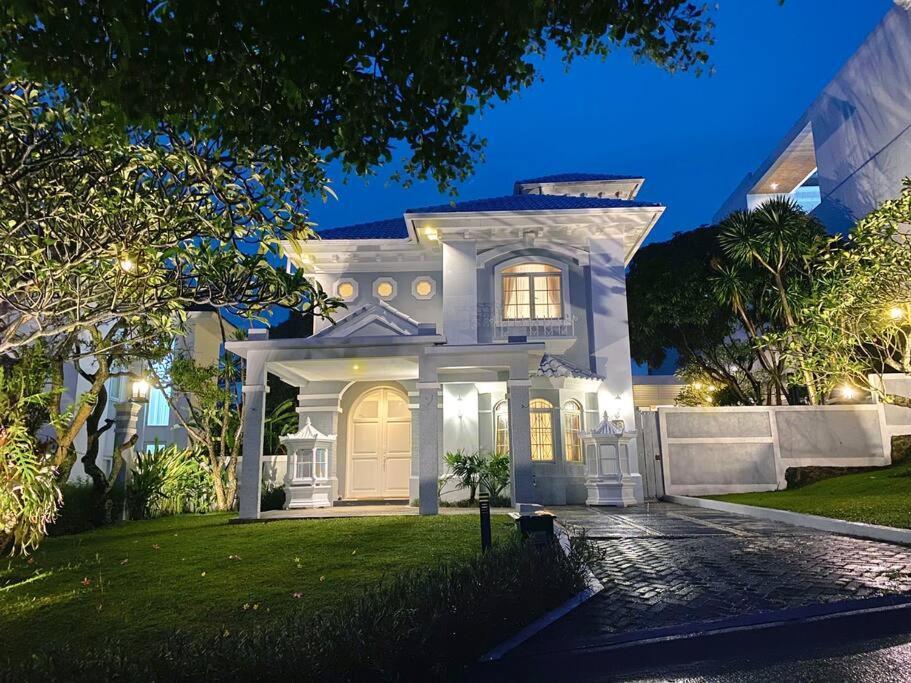 Tropical Villa By Villapedia Citaringgul Экстерьер фото