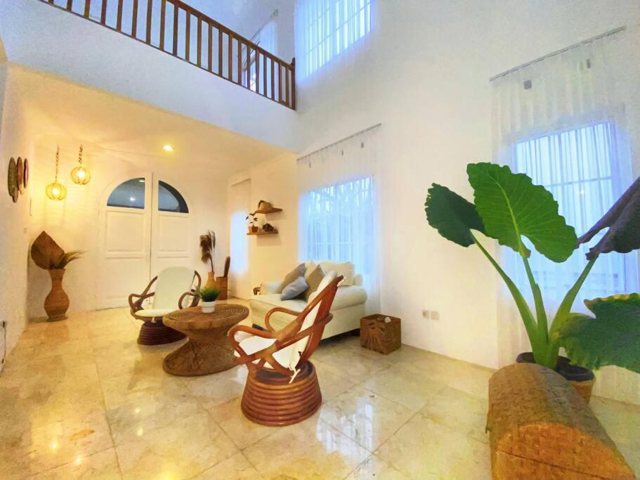 Tropical Villa By Villapedia Citaringgul Экстерьер фото
