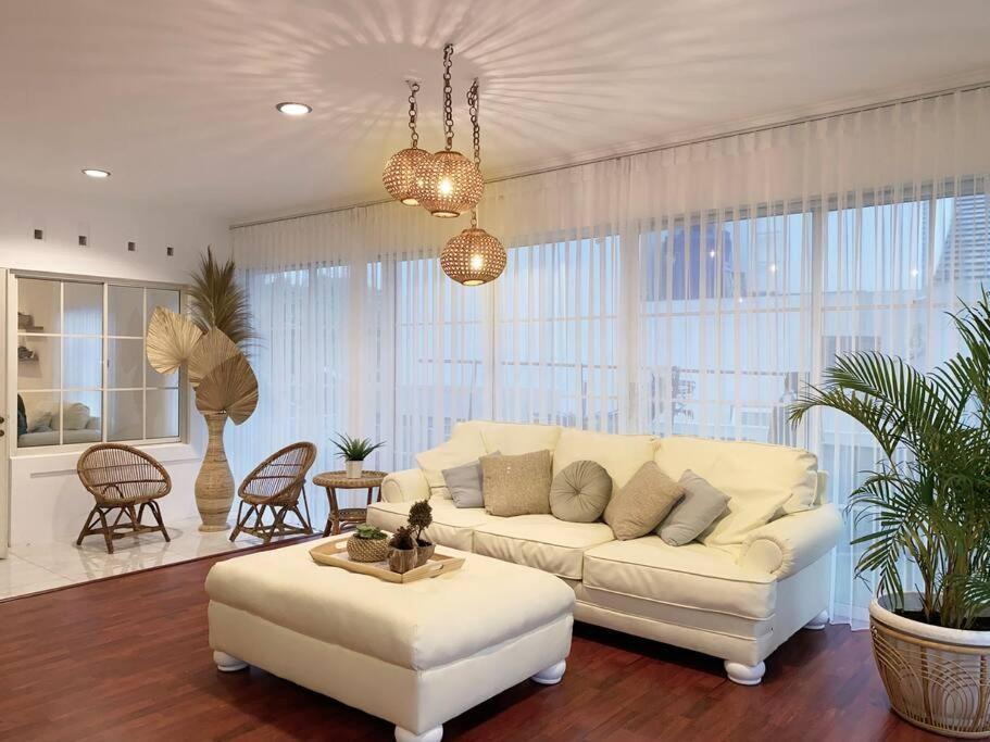 Tropical Villa By Villapedia Citaringgul Экстерьер фото